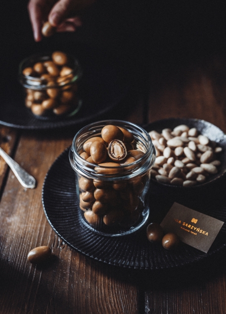 Iga Sarzyńska Migdały otulone ciemną i karmelową czekoladą 150g