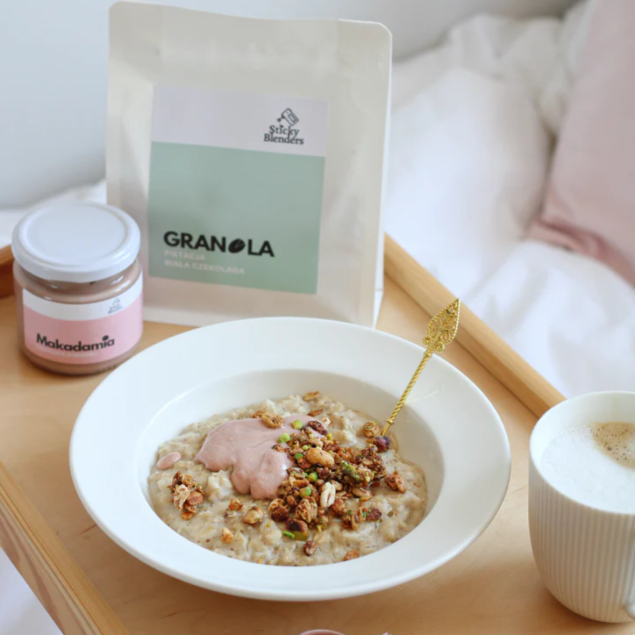 Sticky Blenders Granola z pistacjami i karmelizowaną białą czekoladą 400 g