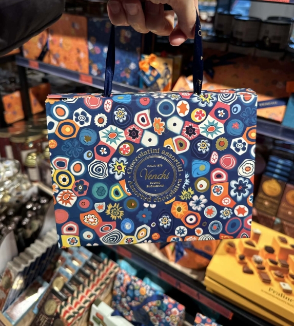Venchi Murrine gift bag with assorted Pearl chocolates torba z różnymi czekoladkami 150 g