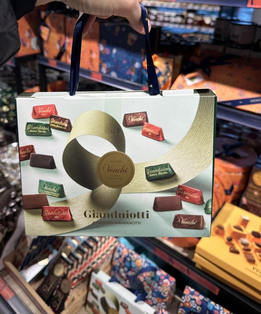 Venchi Giandujotti Gift Bag pudełko upominkowe z różnymi czekoladkami 150 g