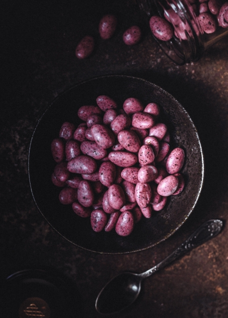 Iga Sarzyńska Draże migdałowe z czarną porzeczką i białą czekoladą 150 g