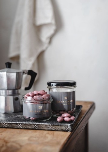 Iga Sarzyńska Draże migdałowe z czarną porzeczką i białą czekoladą 150 g