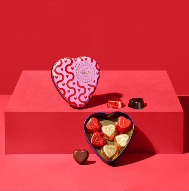 Venchi Valentine Small Heart Tin Box - mała puszka w kształcie serca z różnymi pralinami 48 g