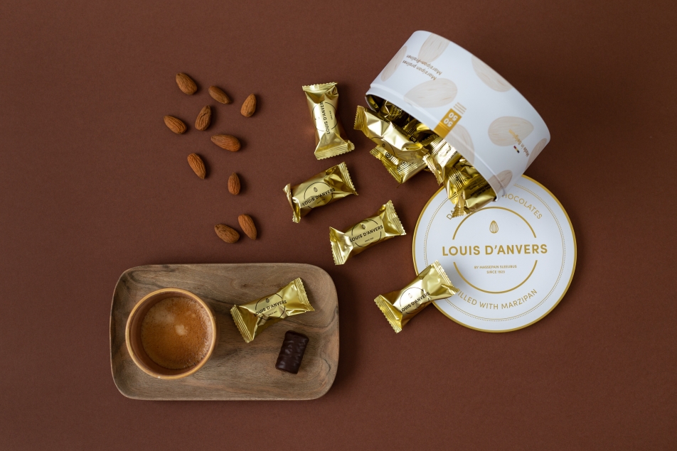 Massepain Sleeubus Louis d'Anvers Dark Belgian Chocolates filled with marzipan - zestaw pralin marcepanowych w puszce 280 g