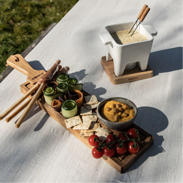 Boska Zestaw do sera Friends - dębowa deska i 3 noże ze stali niedrzewnej (1 zestaw)