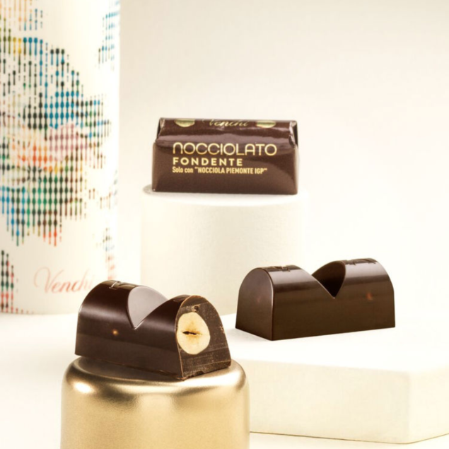 Venchi Ingot Hazelnut Dark - czekoladka ciemna z orzechami laskowymi z Piemontu 15 g (1 sztuka)