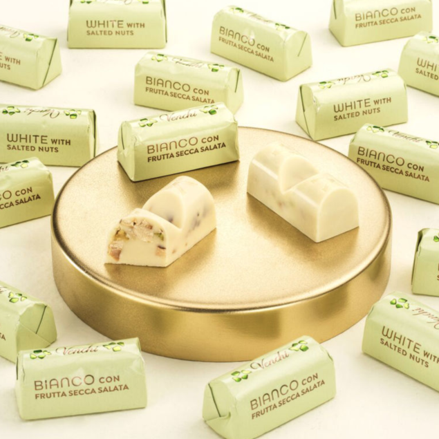 Venchi Ingot White & Nuts - biała czekoladka z lekko solonymi orzechami 15 g (1 sztuka)